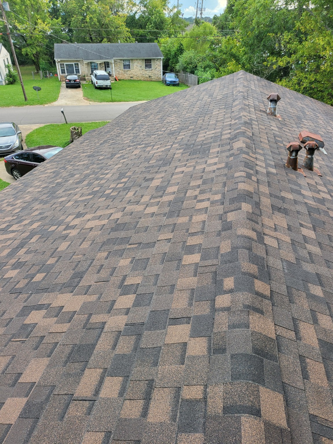 Shingle roof viewed along the ridge